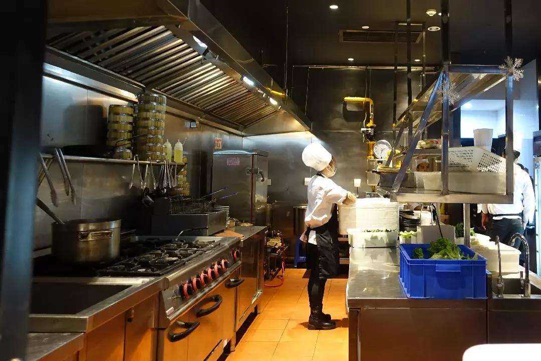 清洗餐具商用洗碗機注意事項