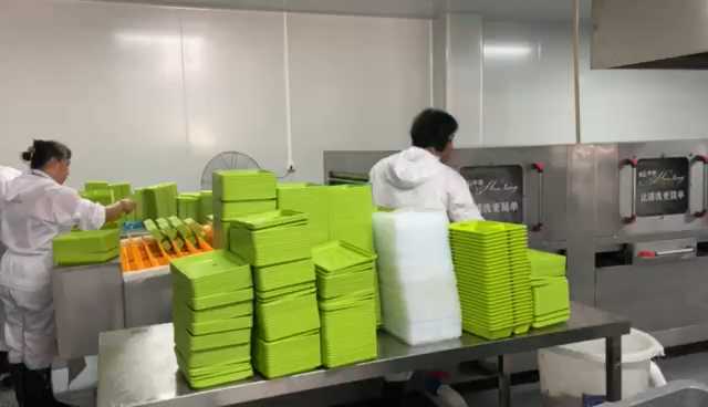 說到洗碗，您是否很難在商用洗碗機洗和手洗之間進行選擇？