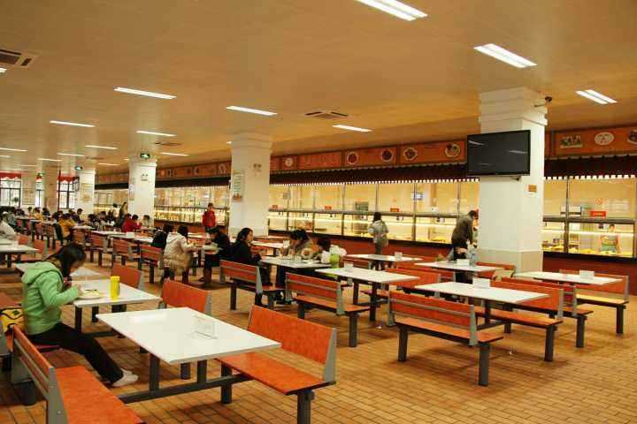 食堂洗碗人手不足怎么辦？食堂洗碗機(jī)輕松解決還提高了效率